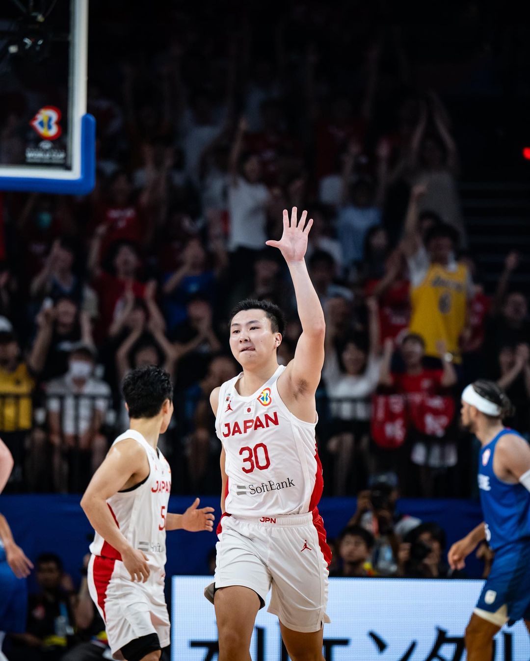 兩樣情！日本 Curry 爆發砍 22 分、率日本取得奧運參賽資格，中國被  Jordan Clarkson  爆砍 34 分恥辱出局！
