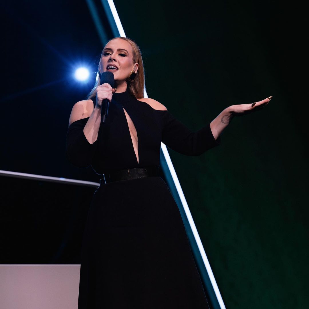 傳已祕密訂婚！愛黛兒想再當媽：「看到喜歡的寶寶名字，我就會記在手機裡！」