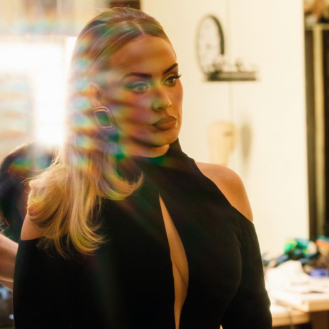 傳已祕密訂婚！愛黛兒想再當媽：「看到喜歡的寶寶名字，我就會記在手機裡！」