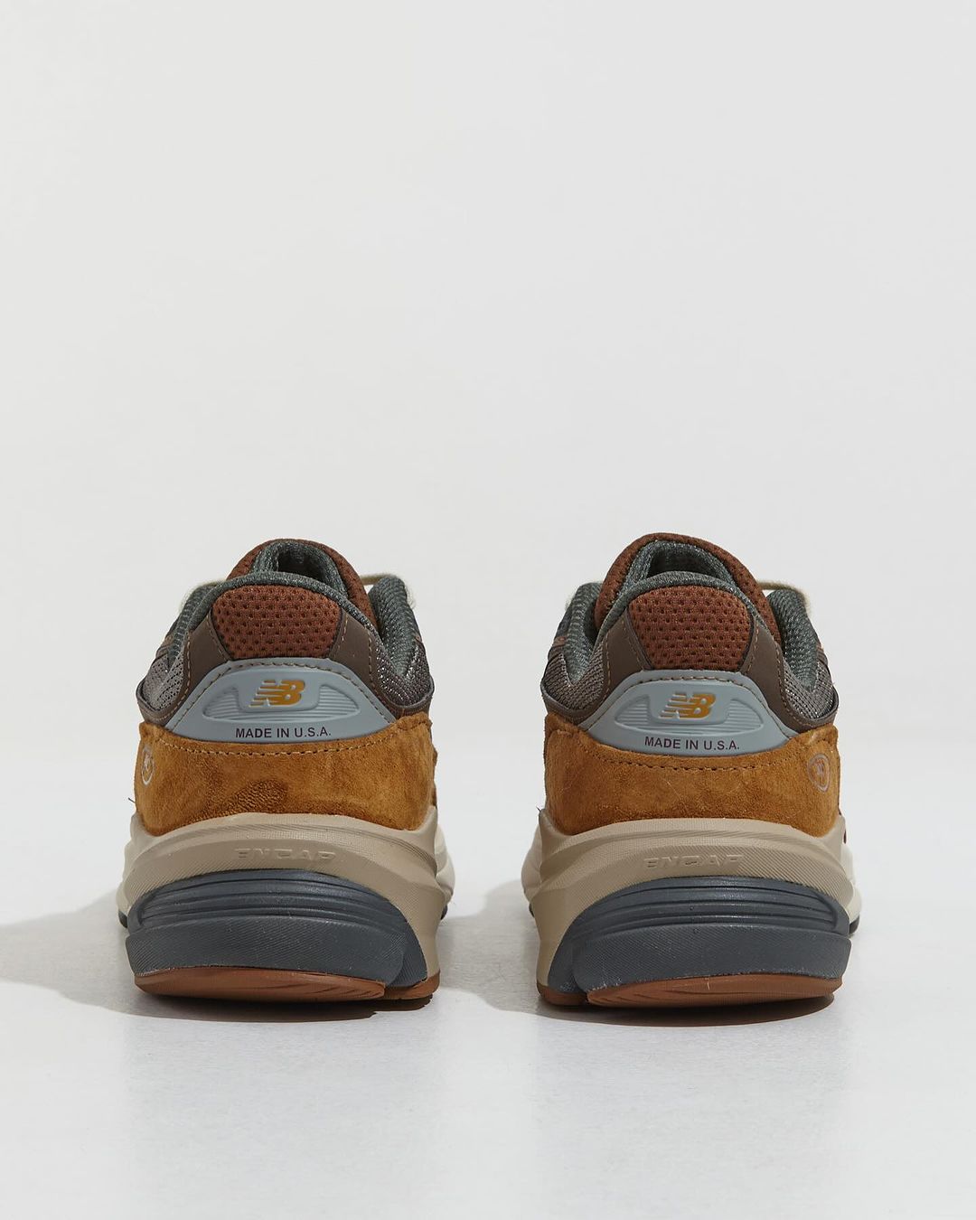 台灣販售預告｜秋冬穿搭必備！Carhartt WIP x New Balance 990v6 將於本週正式發布