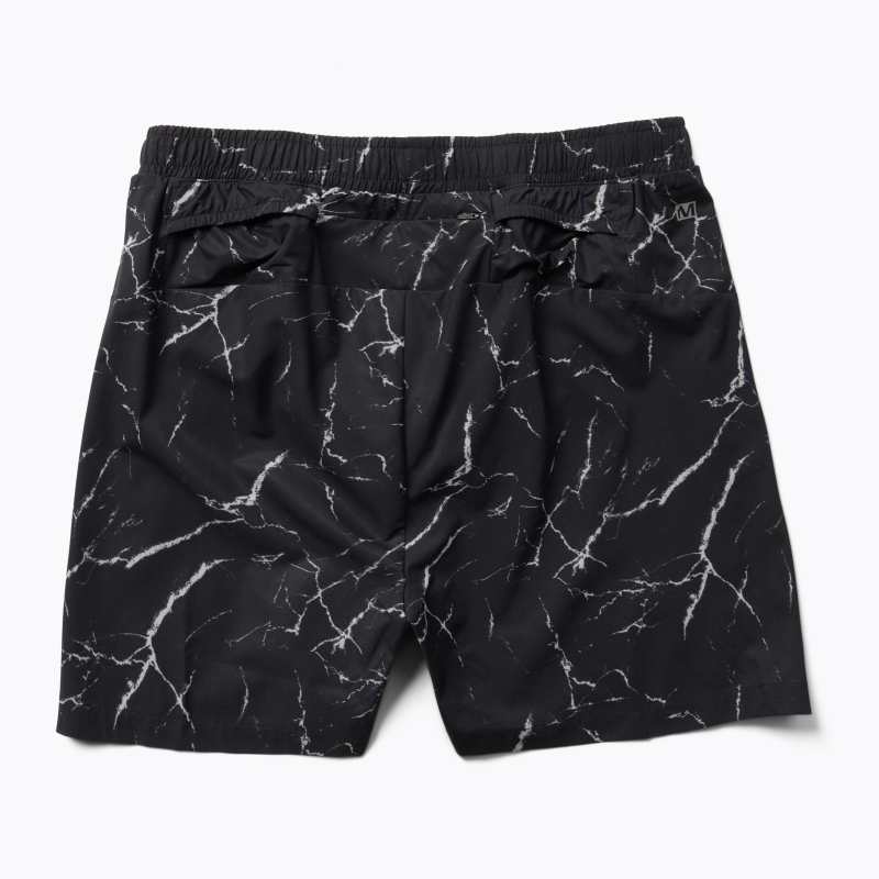 正裝搭配也很可以！鳳小岳搶先詮釋 MERRELL AGILITY PEAK 5 越野跑鞋，戶外、都市自由穿梭！