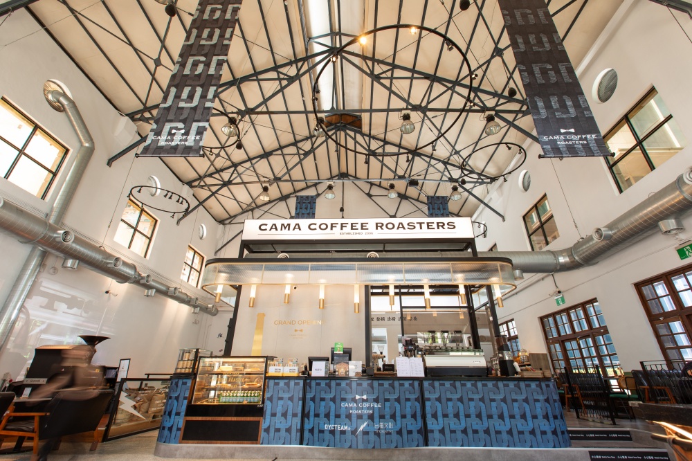 秋季最 Chill 的跨界合作！ DYCTEAM x cama café 打造聯名服飾和限定飲品