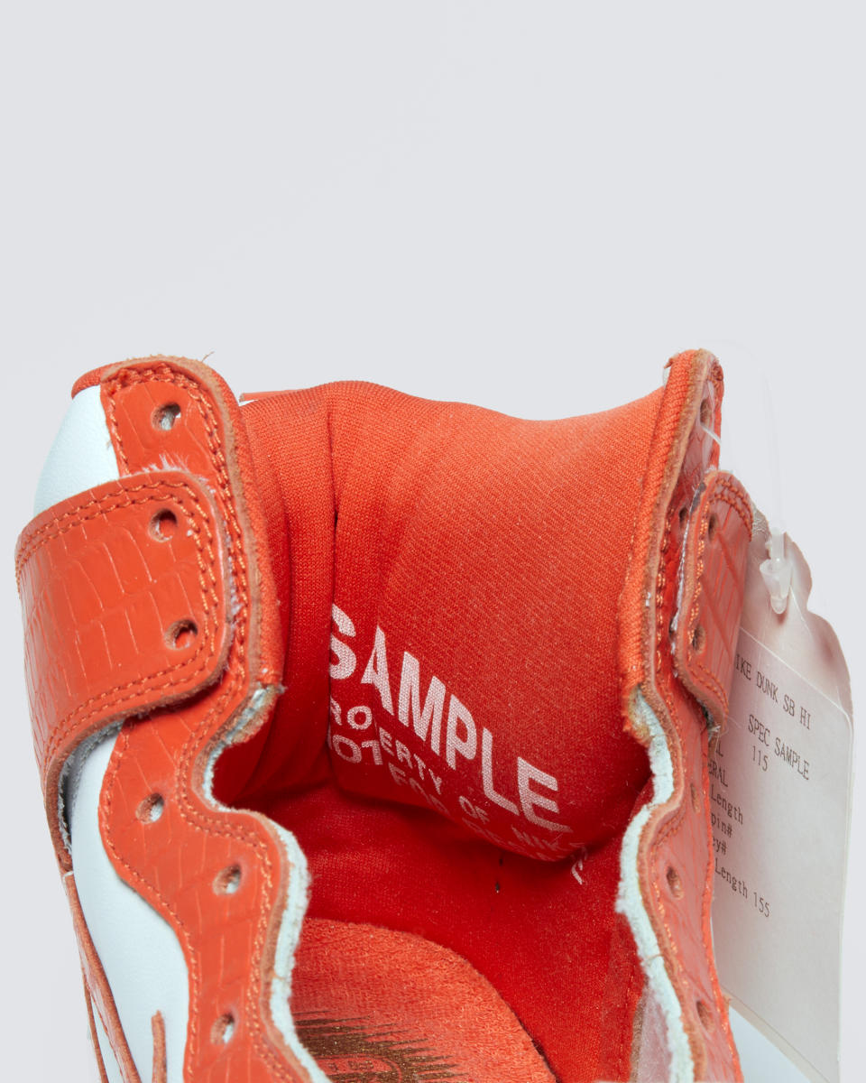 天價細節？菲董收藏的 Supreme x Nike SB Dunk High 2003「SAMPLE」開放競標啦！