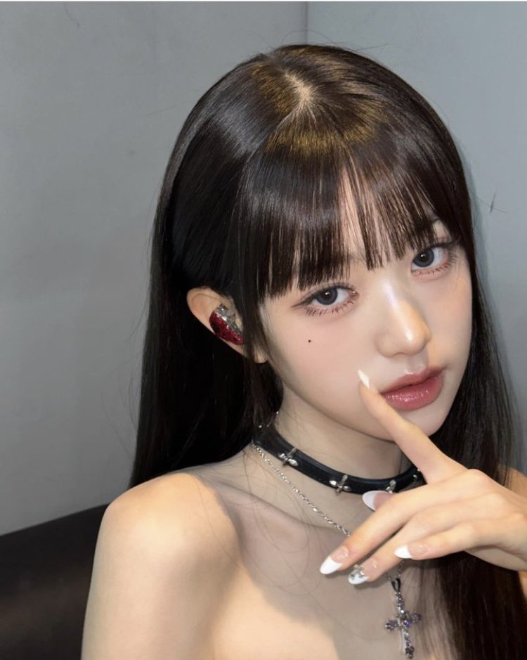 既危險又迷人！韓國女團 IVE 張員瑛，因「太像富江」全網跪著看：好正！