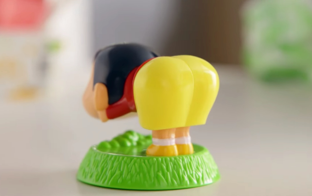 野原新之助大鬧麥當當！麥當勞兒童餐推《蠟筆小新》系列玩具組  網友：可愛又搞怪、我要收全套！