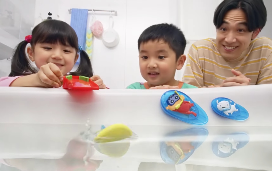 野原新之助大鬧麥當當！麥當勞兒童餐推《蠟筆小新》系列玩具組  網友：可愛又搞怪、我要收全套！