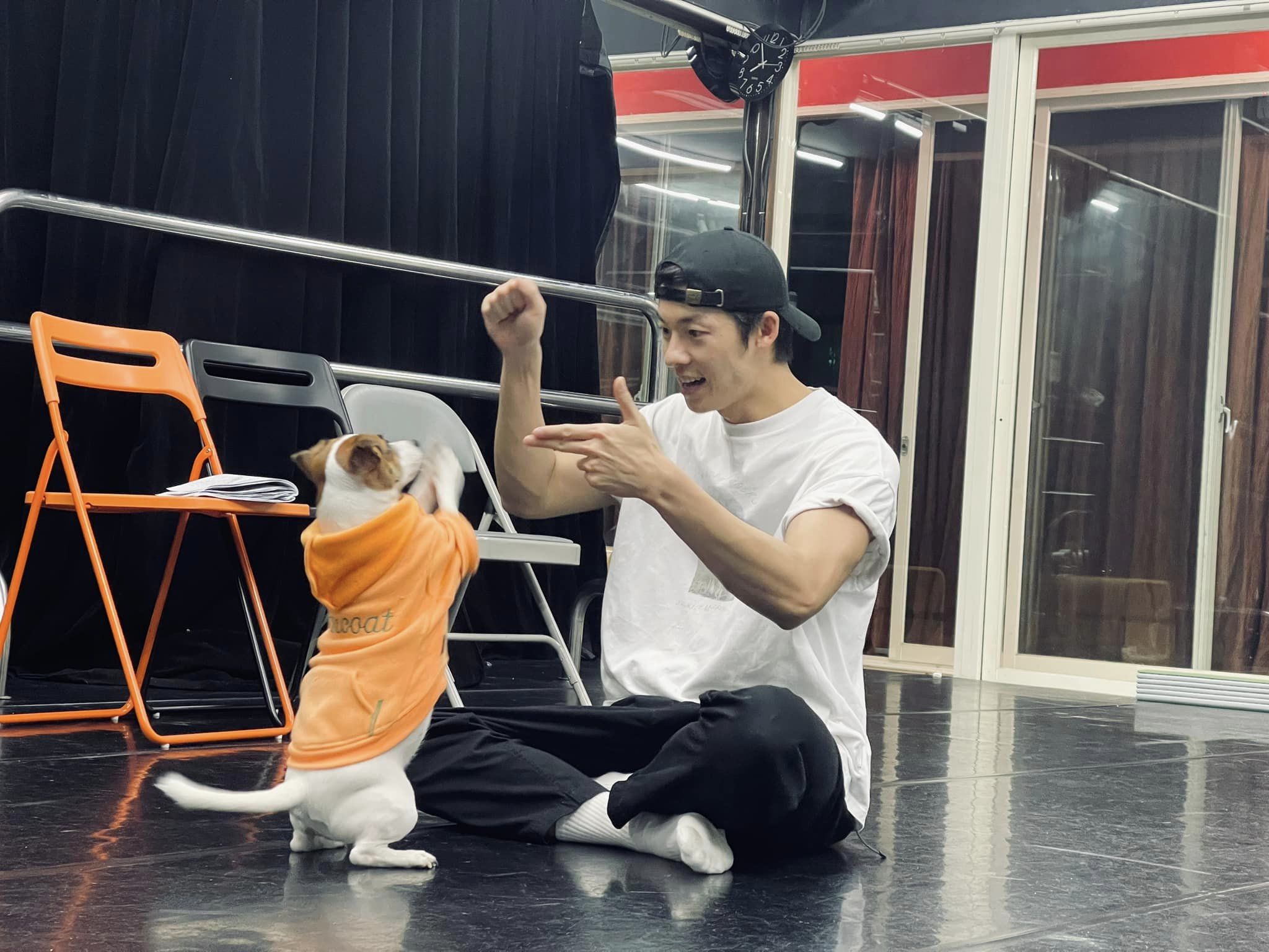 許光漢新造型曝光！大男孩風格消失⋯滿臉鬍渣「超強頹廢感」粉絲認不出