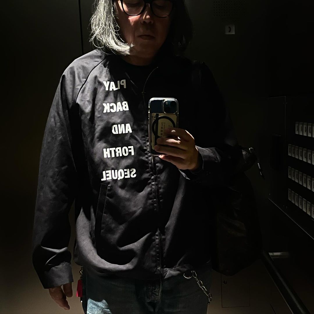 藤原浩也說讚！CASETiFY 創新推出 iPhone 15 二合一立架防摔手機殼：1-180 度角度隨意調，還能保護鏡頭