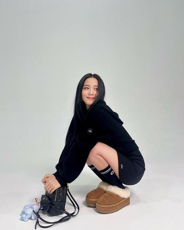 Jisoo 在與普賢分手後公開新美照。（圖：IG）