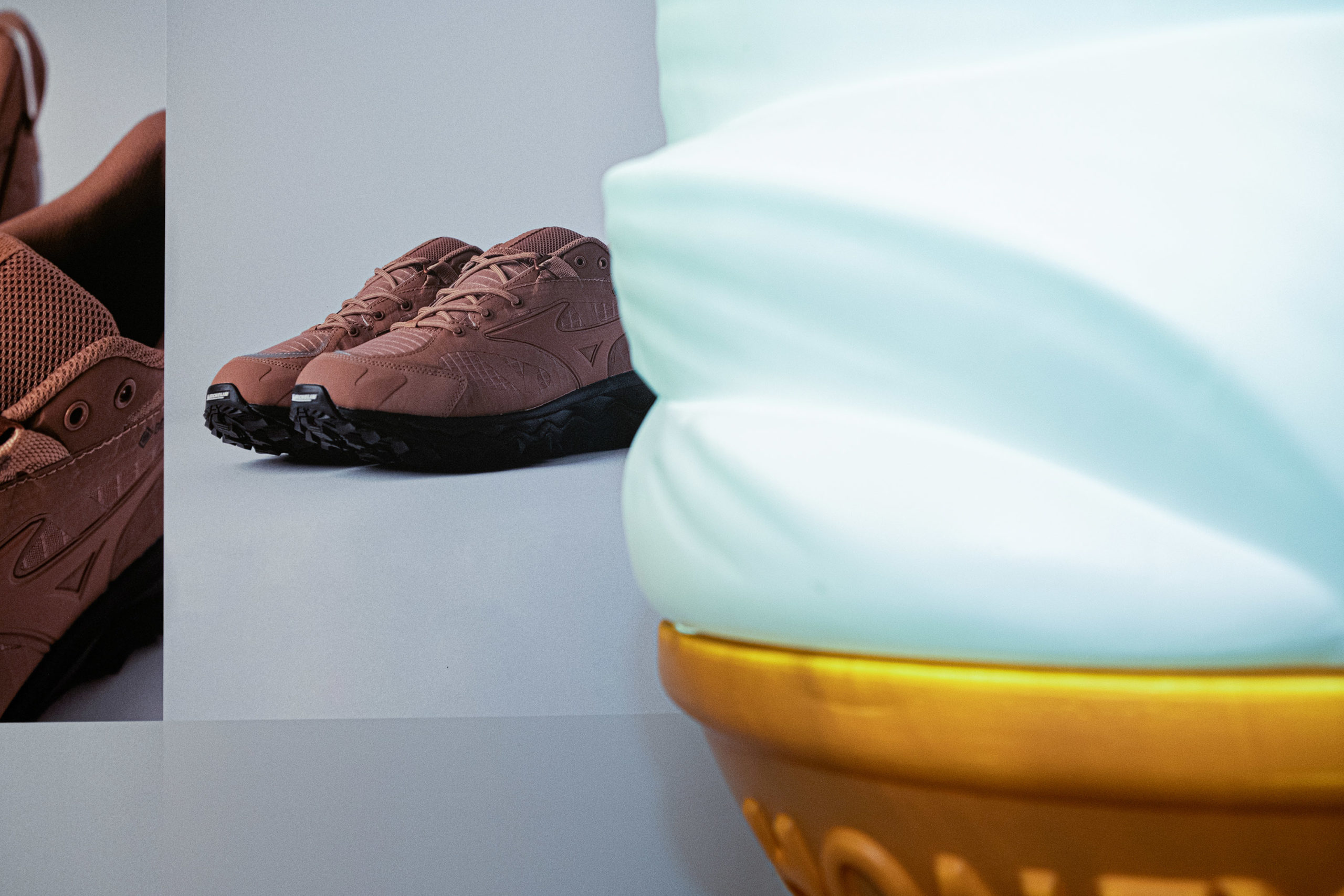 就是這個週末！MIZUNO全新WAVE MUJIN TL GTX 配色以及NOMAD PACK正式登陸，攜手風格選物店鋪揭露越野潮流新風貌