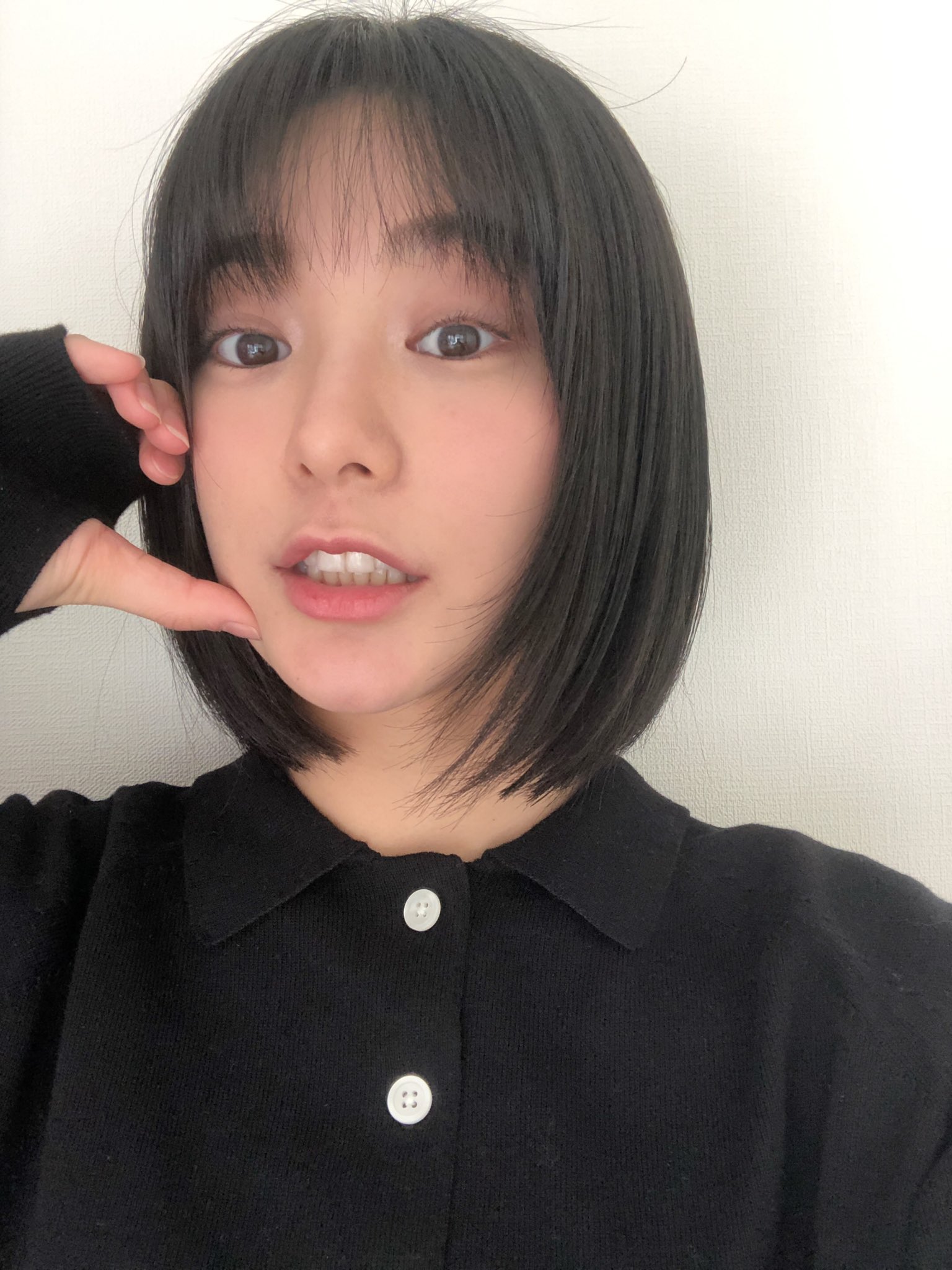 不只一人分飾兩角！特攝作品《暴太郎戰隊》的「新田桃子」同時具備可愛、性感、短髮等 3 大要素！
