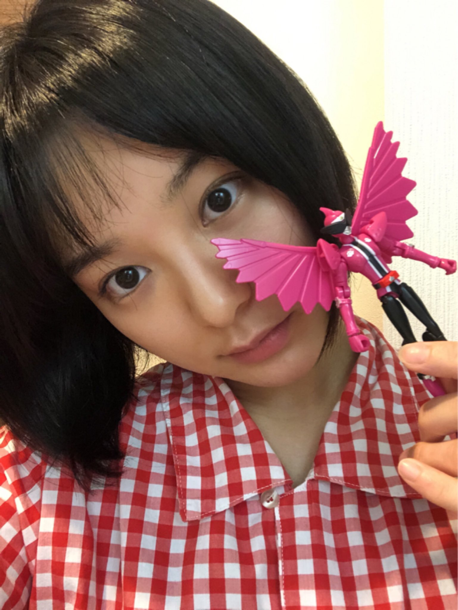 不只一人分飾兩角！特攝作品《暴太郎戰隊》的「新田桃子」同時具備可愛、性感、短髮等 3 大要素！