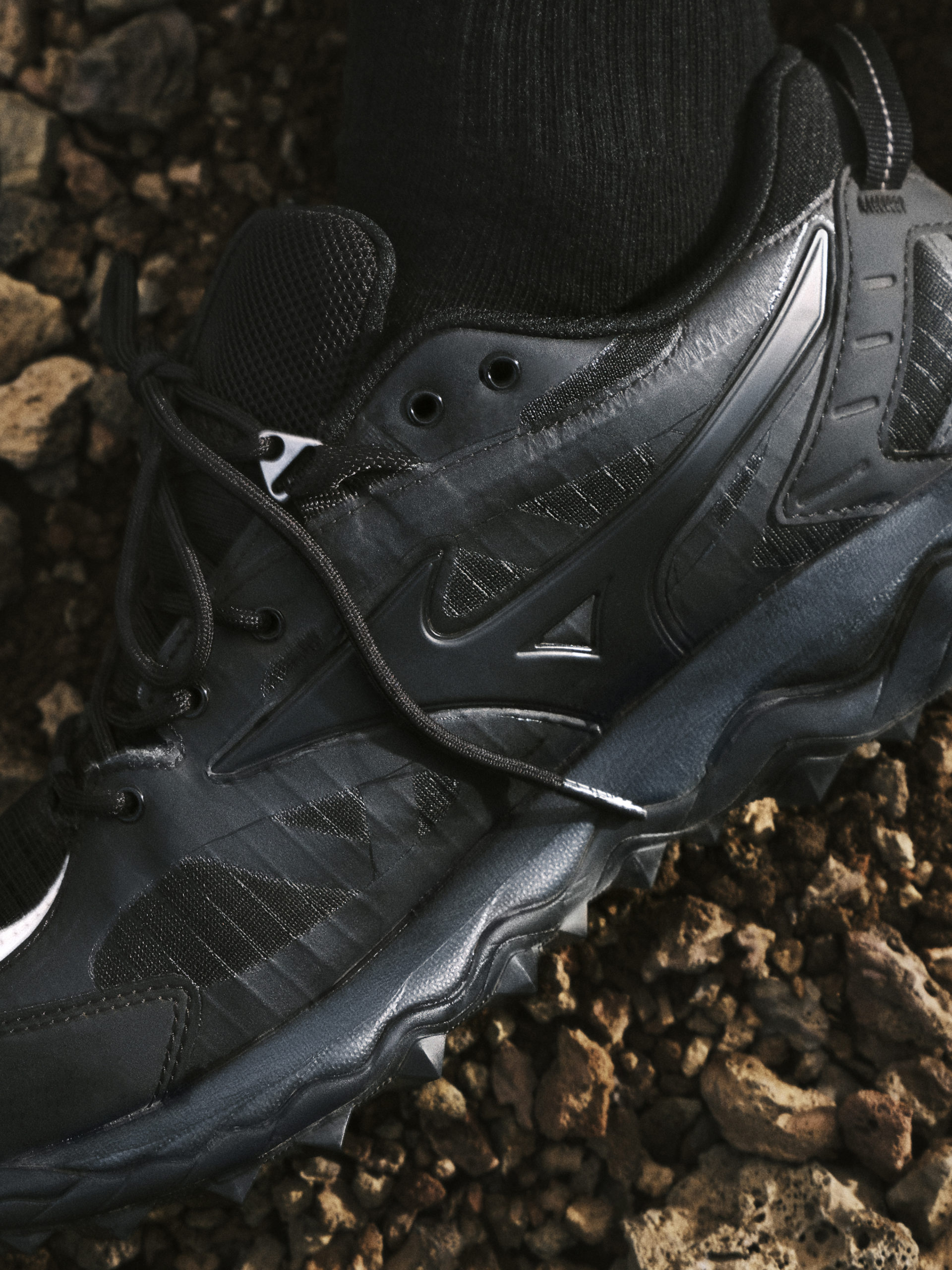 就是這個週末！MIZUNO全新WAVE MUJIN TL GTX 配色以及NOMAD PACK正式登陸，攜手風格選物店鋪揭露越野潮流新風貌