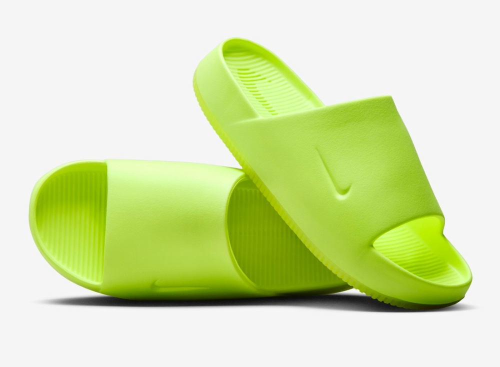 卡其、螢光綠等人氣色系推出！Nike 爆款拖鞋 Calm Slide 秋季配色即將登場