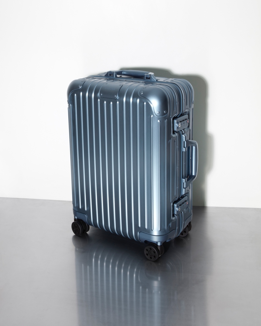 擁抱北冰洋的一片湛藍！RIMOWA Original 帶來「北極藍」限定新色。出國就是要一咖耐用又美麗的好幫手