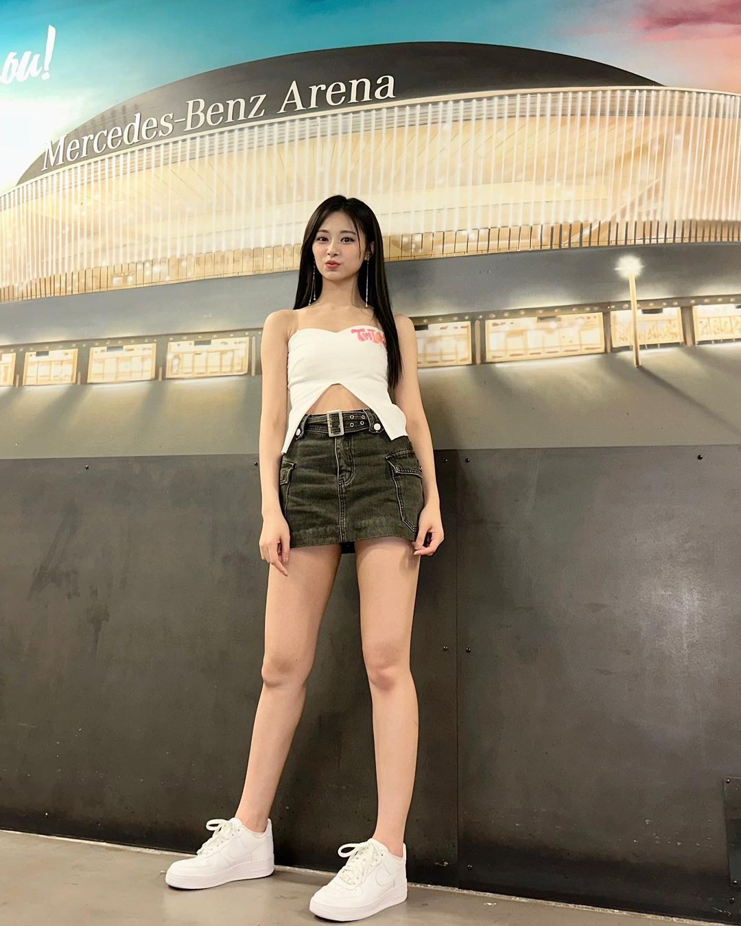 意想不到的友誼！周子瑜同框《魷魚遊戲》「阿里」，網友瞎喊：「我以為他是魯夫！」