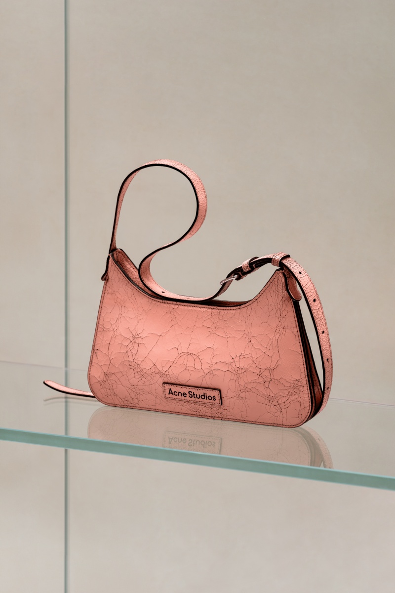 Jisoo 、李泳知的愛牌來了！ Acne Studios 台灣首間專門店盛大開幕，超美店裝必朝聖！