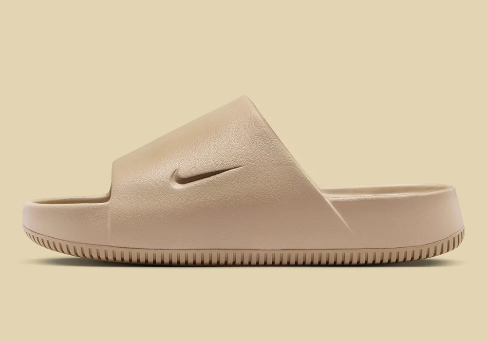 卡其、螢光綠等人氣色系推出！Nike 爆款拖鞋 Calm Slide 秋季配色即將登場