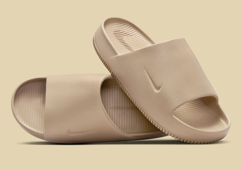 卡其、螢光綠等人氣色系推出！Nike 爆款拖鞋 Calm Slide 秋季配色即將登場