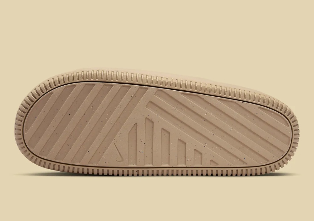 卡其、螢光綠等人氣色系推出！Nike 爆款拖鞋 Calm Slide 秋季配色即將登場