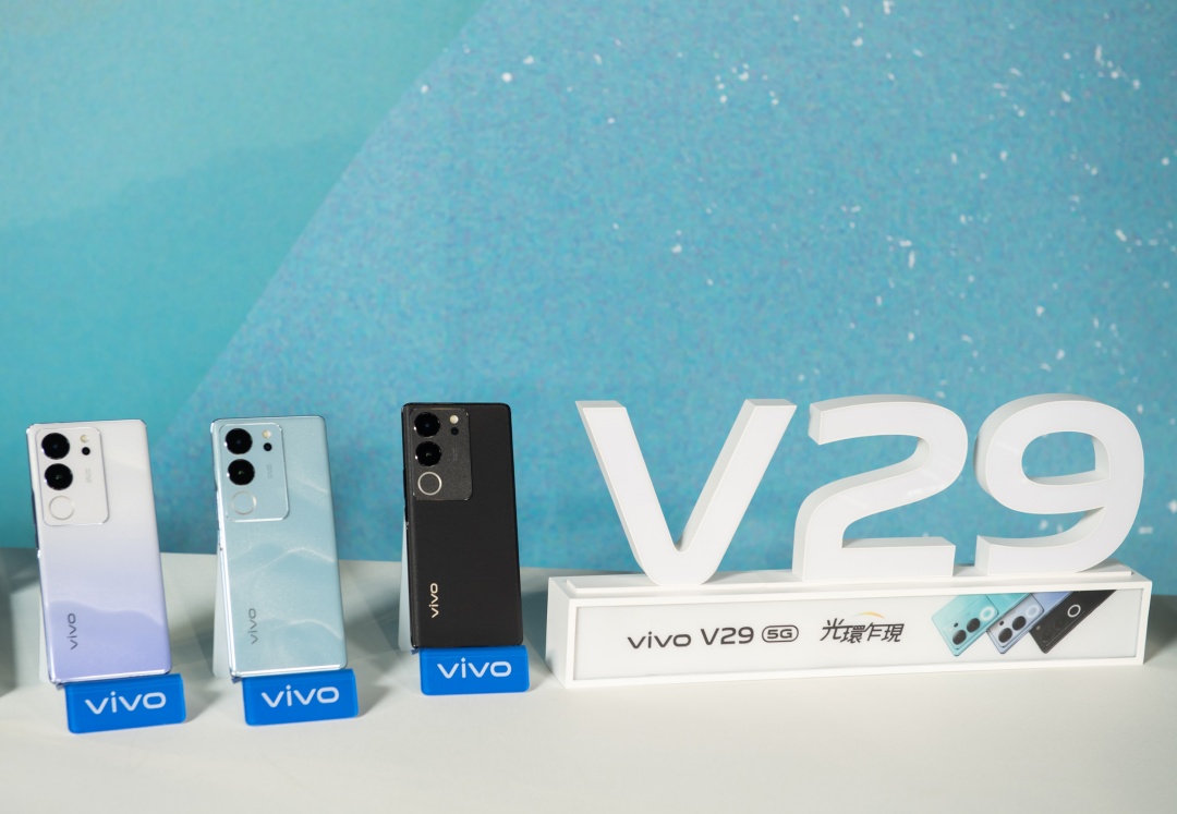 vivo V29 5G 提供山海青、繁星紫、蒼穹黑 3 種顏色選擇。