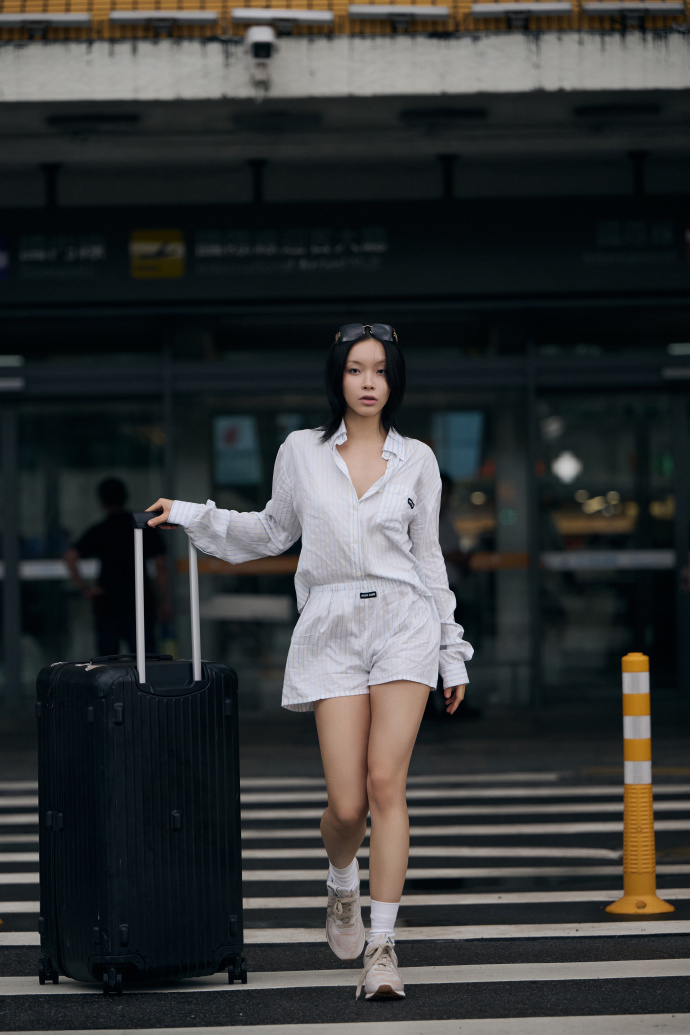 音樂才女 Lexie劉柏辛全新單曲《Delulu》MV 用 iPhone 15 Pro Max 拍攝「一個悲傷女孩的浪漫幻想。」