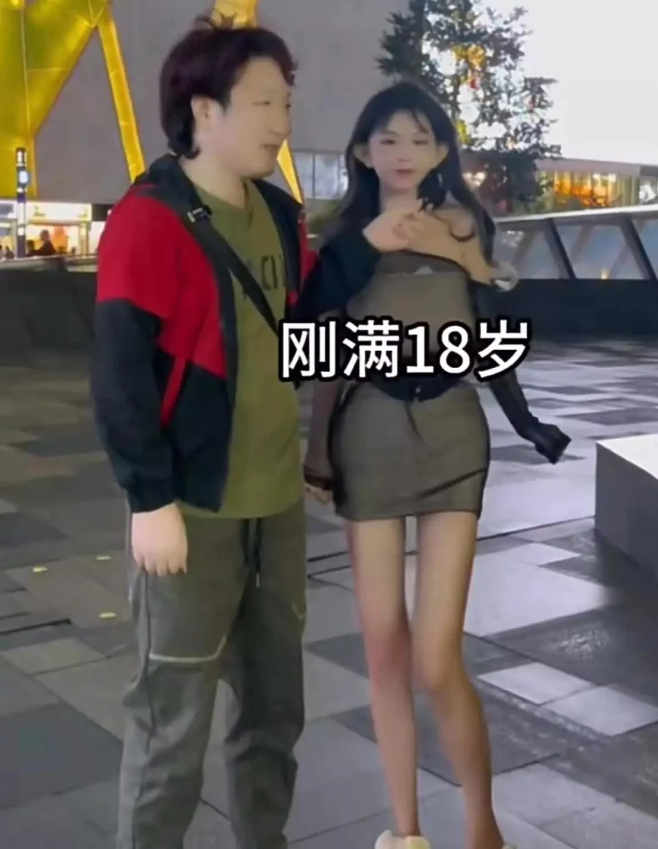 網紅「剛滿 18 歲」真實年齡遭踢爆，夾子音 + 逆天身材猜猜今年多大了？