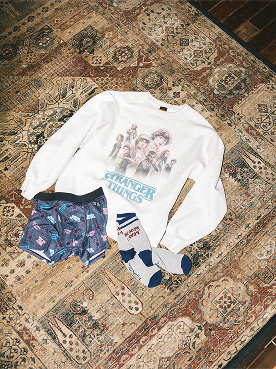 很懂影迷想要的設計！GU x 《怪奇物語》全新聯名系列公開