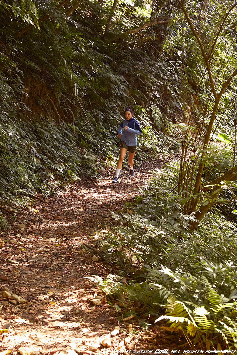 跟著大自然呼吸才能找到自我！宋城希穿上SALOMON登山、野跑，用倔強精神喘出一屏一息！