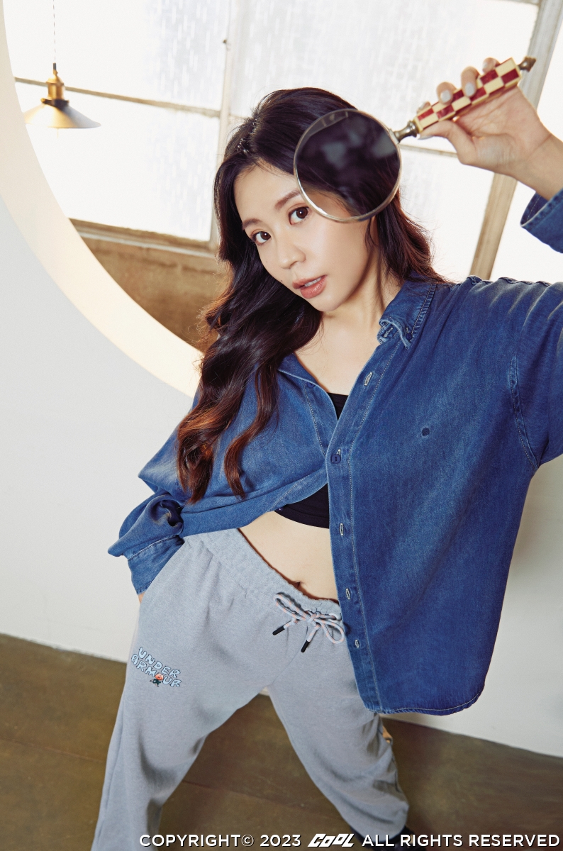 2023秋冬穿搭關鍵字「UA ROSE」！ 讓穿搭KOL 寶妮 與 Wesily 一次給你三套穿搭公式， 用玫瑰穿出率性風格！