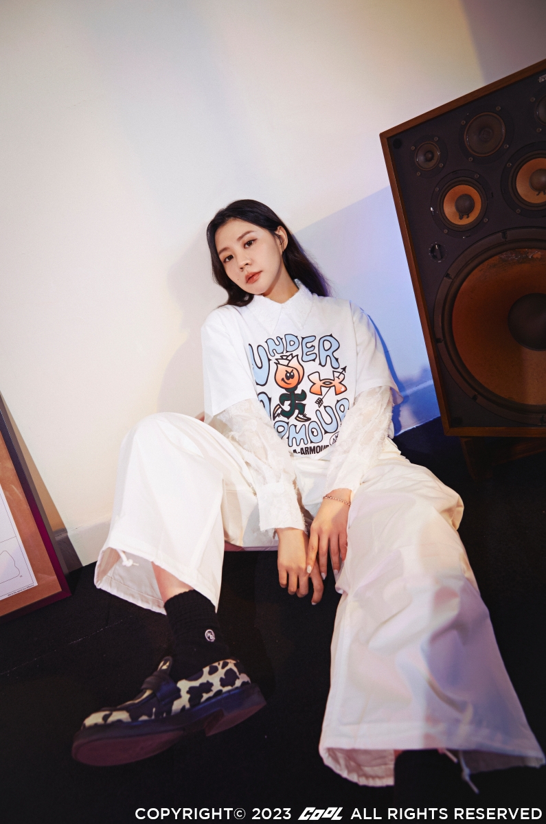 2023秋冬穿搭關鍵字「UA ROSE」！ 讓穿搭KOL 寶妮 與 Wesily 一次給你三套穿搭公式， 用玫瑰穿出率性風格！