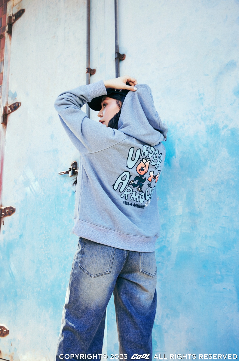 2023秋冬穿搭關鍵字「UA ROSE」！ 讓穿搭KOL 寶妮 與 Wesily 一次給你三套穿搭公式， 用玫瑰穿出率性風格！