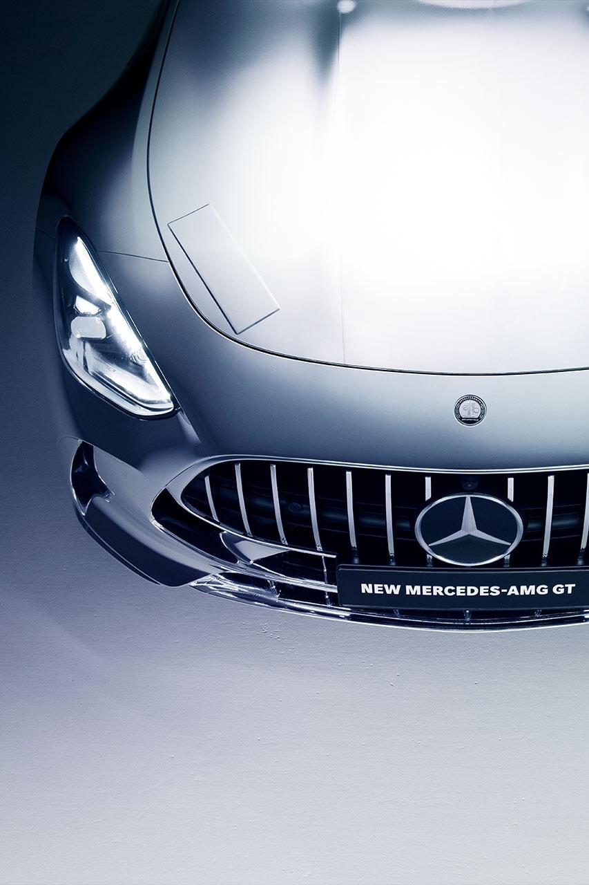 賓士這次稱王！Mercedes-AMG x sacai 最新跨界聯名系列正式登場