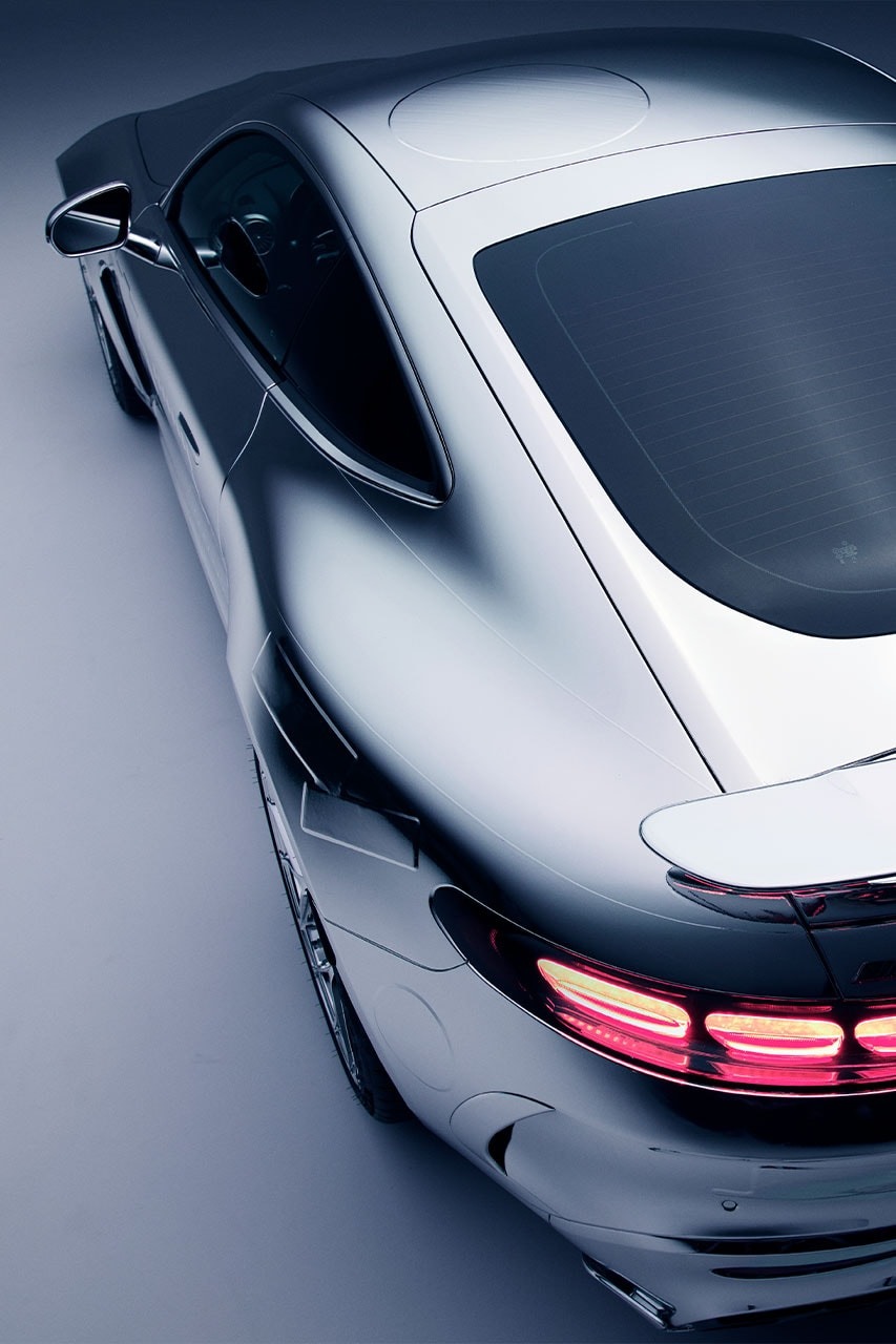 賓士這次稱王！Mercedes-AMG x sacai 最新跨界聯名系列正式登場