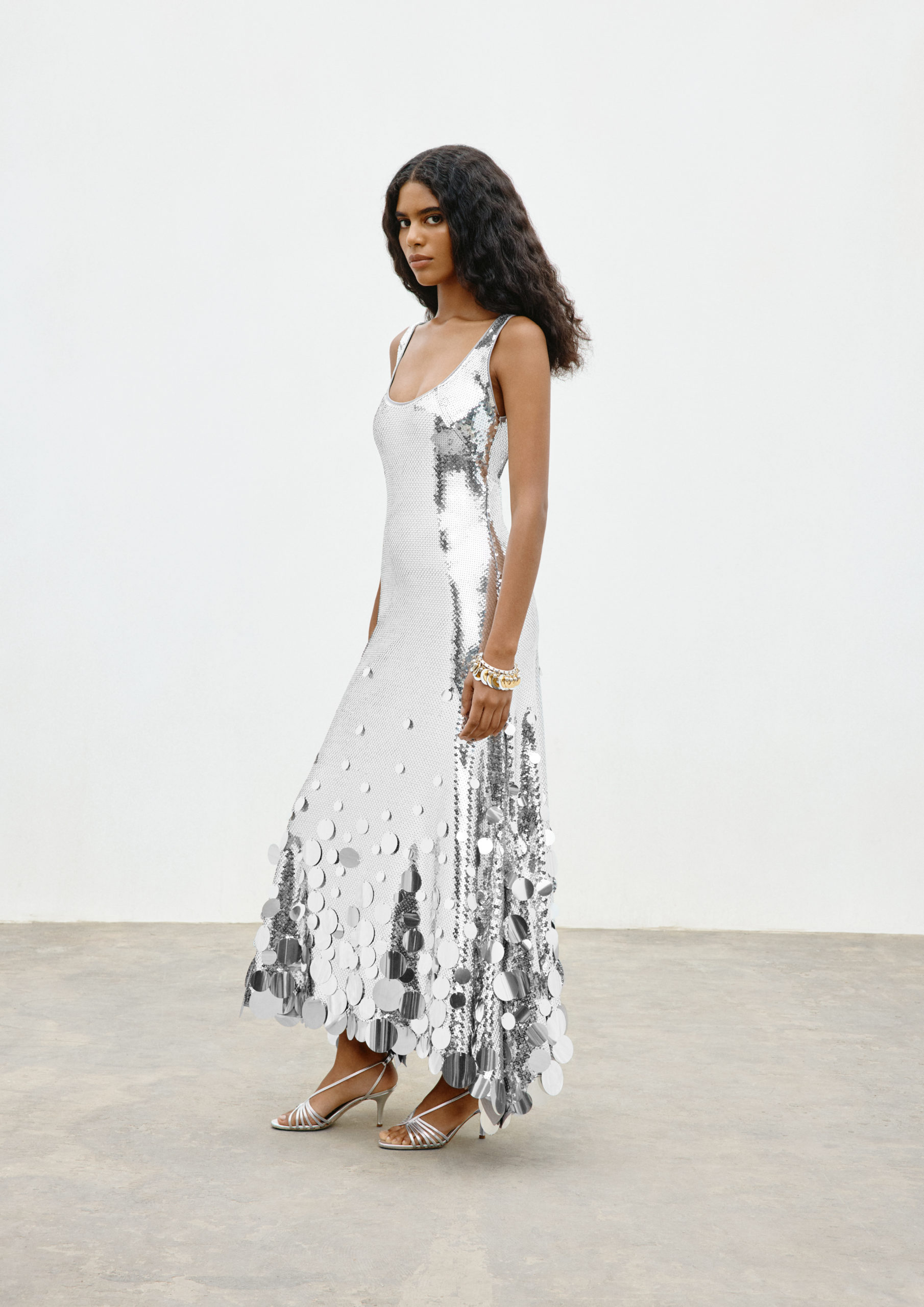 全品項、販售地點一包都給你！Rabanne H&M 聯名系列 11 月 9 日準時開賣！