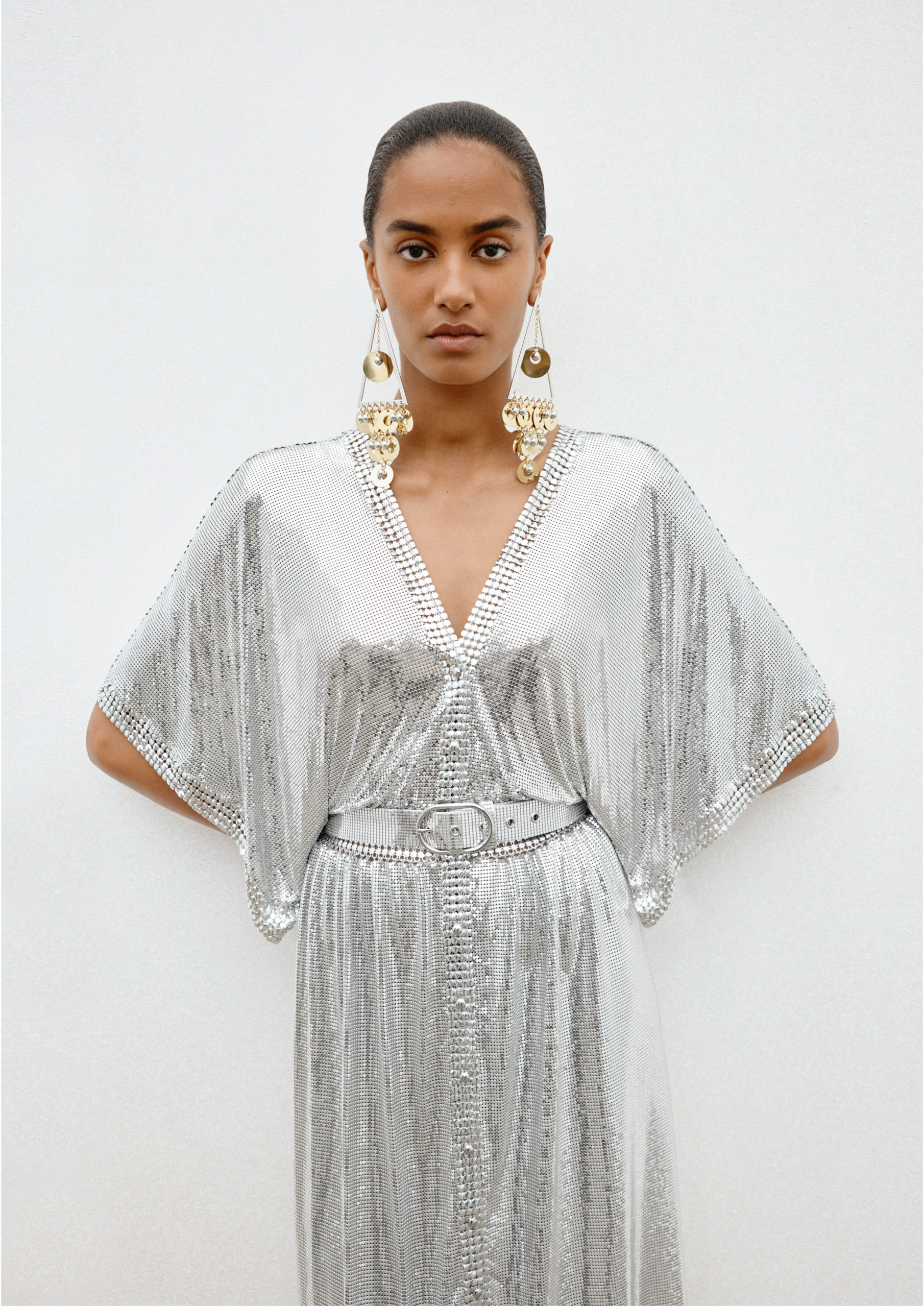 全品項、販售地點一包都給你！Rabanne H&M 聯名系列 11 月 9 日準時開賣！