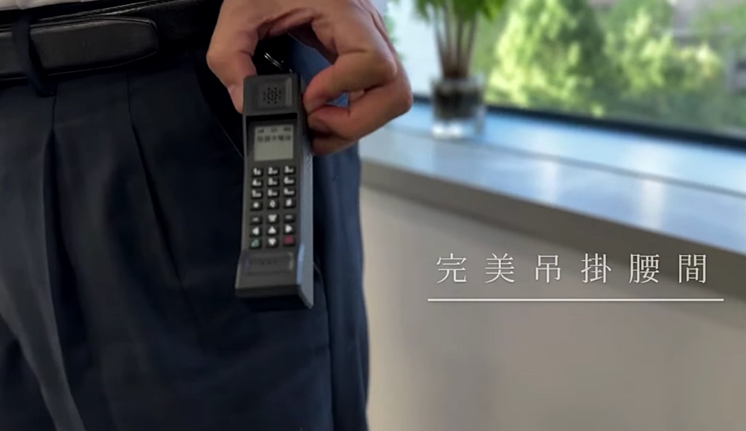 80 年代手機始祖「黑金剛大哥大」變身造型悠遊卡！網友笑問「一樣可以防身嗎？」