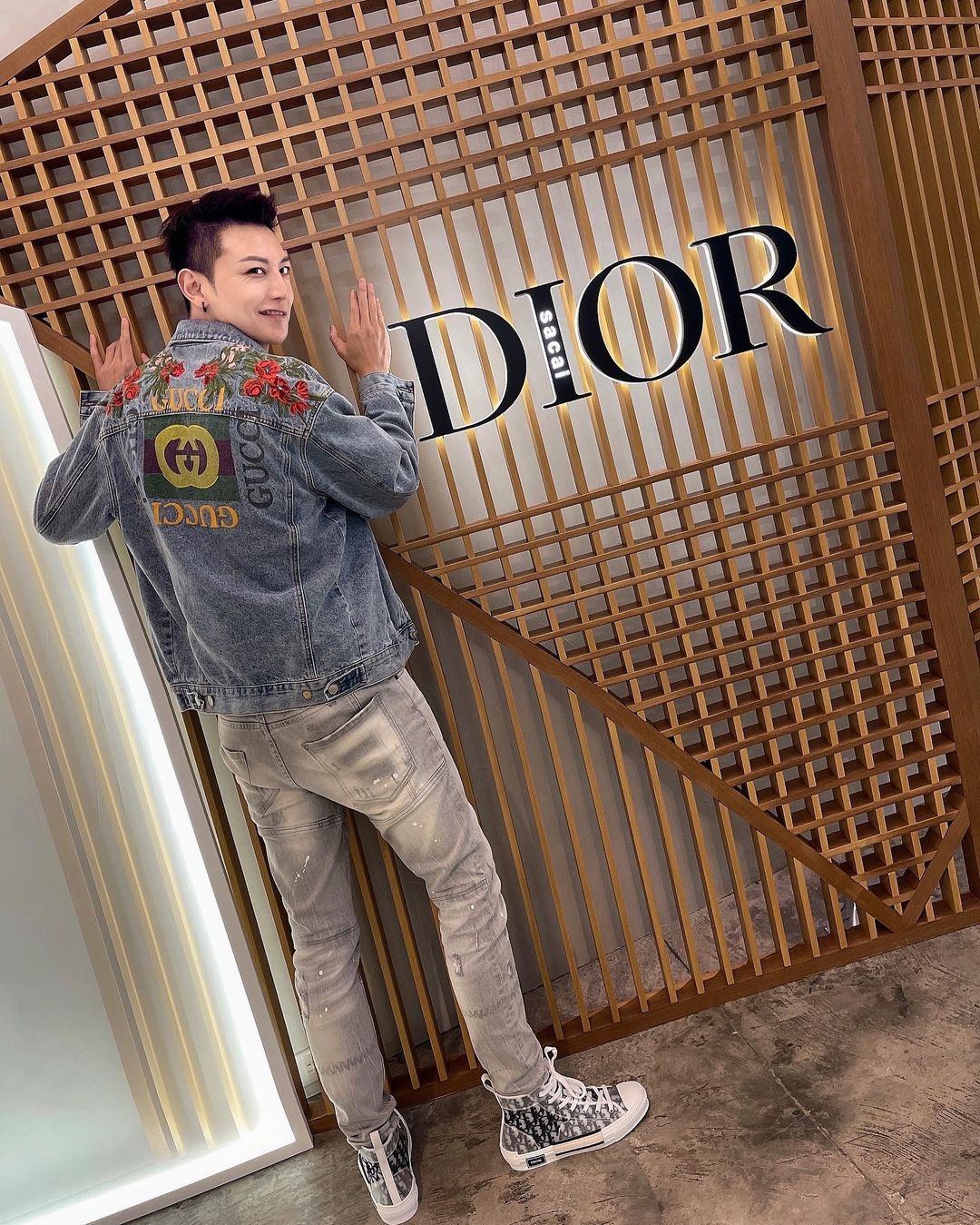 小哥哥艾理找到「異父異母」兄弟？撞臉黃子韜首度合影　粉酸下架還要拍片釣出本人親回