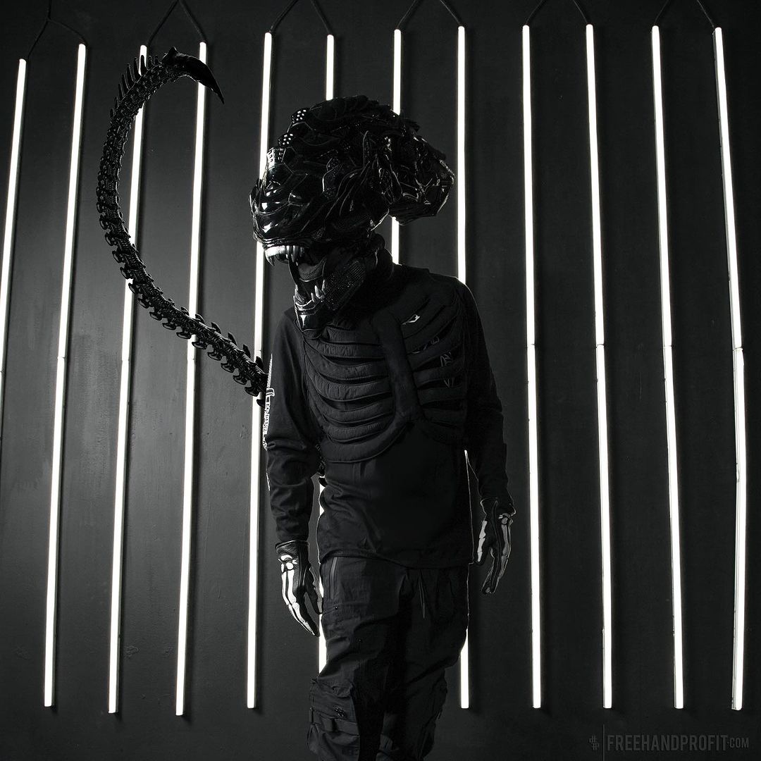 鬼斧神工！設計師打造 Air Jordan 4「異形」定製球鞋面具