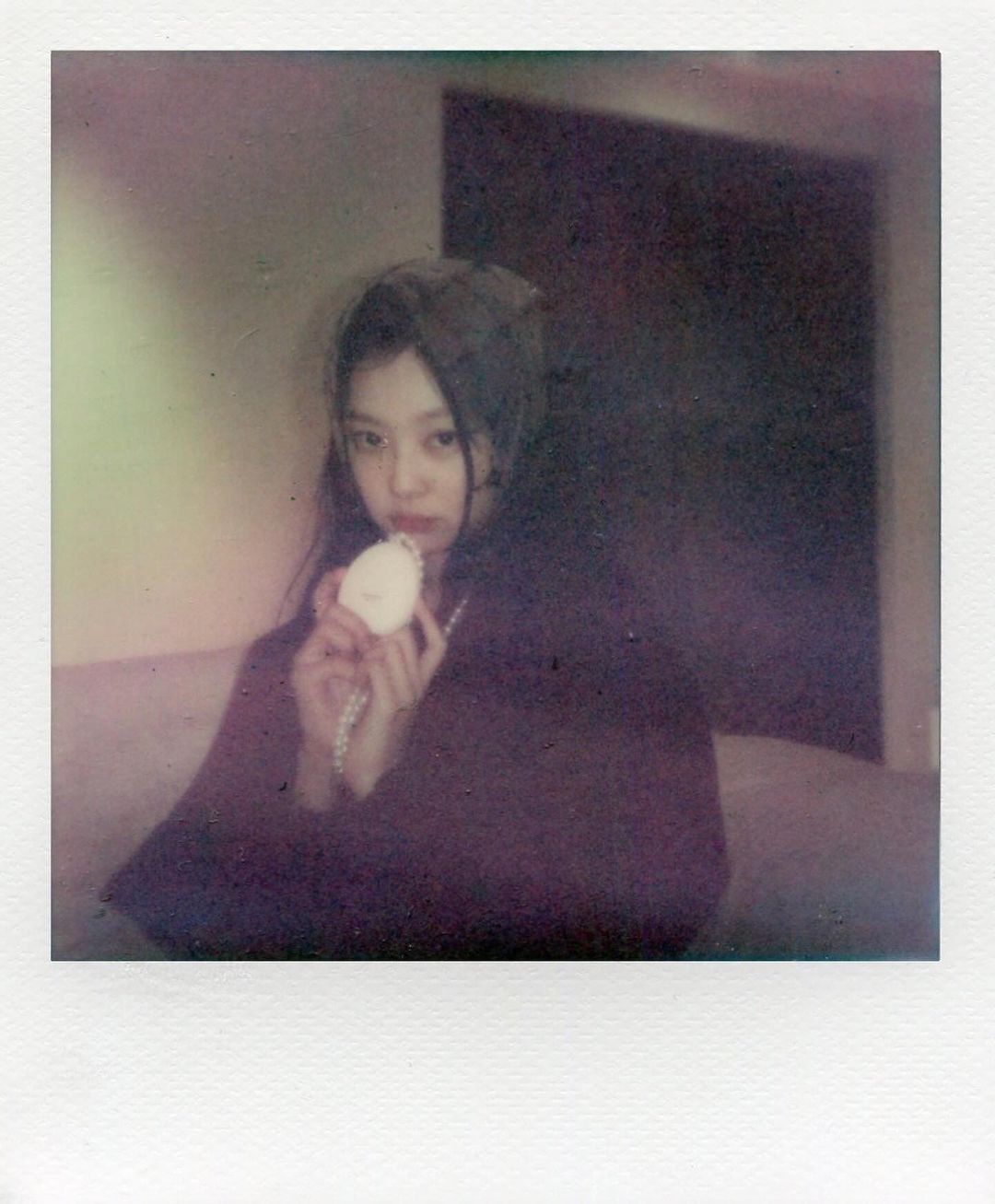 不愧是帶貨女王！Jennie Po 美照曬超萌小包，原來是新聯名的隨身香水！