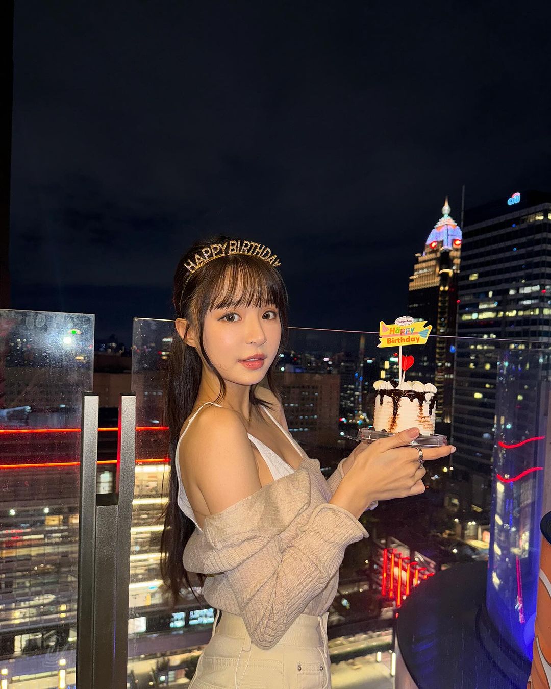 尺度真的太大了！元元證實寫真書「不會上架到書店」這邊才買得到