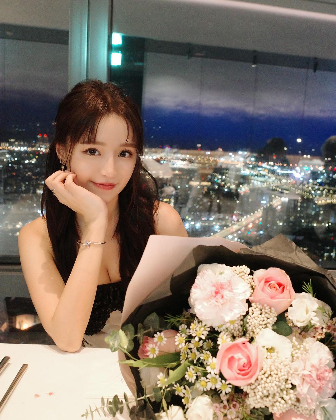 尺度真的太大了！元元證實寫真書「不會上架到書店」這邊才買得到