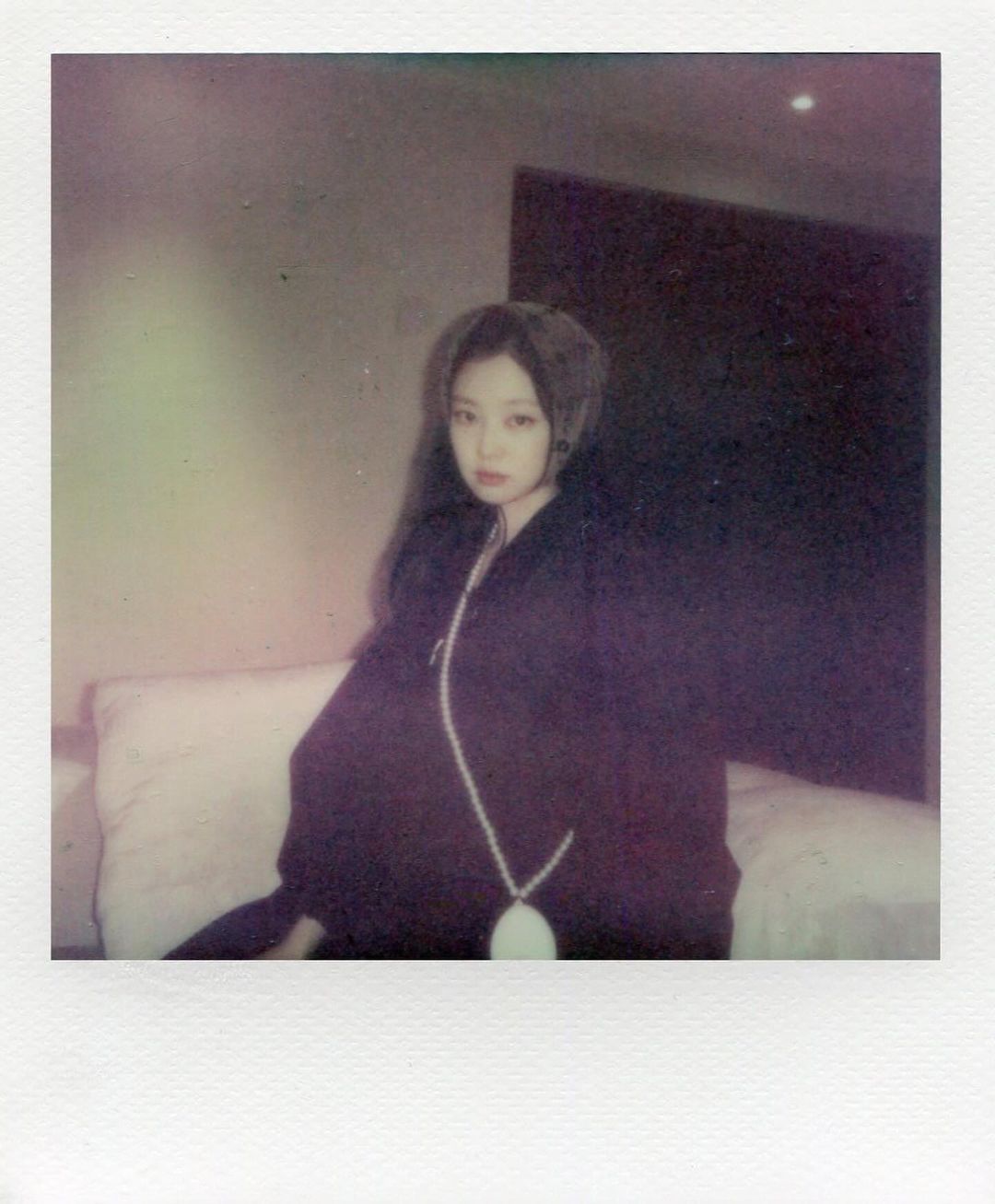 不愧是帶貨女王！Jennie Po 美照曬超萌小包，原來是新聯名的隨身香水！