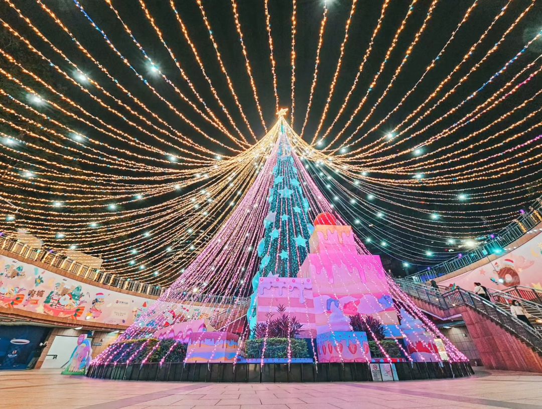 COOL潮遊｜2023全台聖誕樹收集中！絕美銀白聖誕浪漫唯美、全台第一顆 LV 聖誕樹必打卡（持續更新）