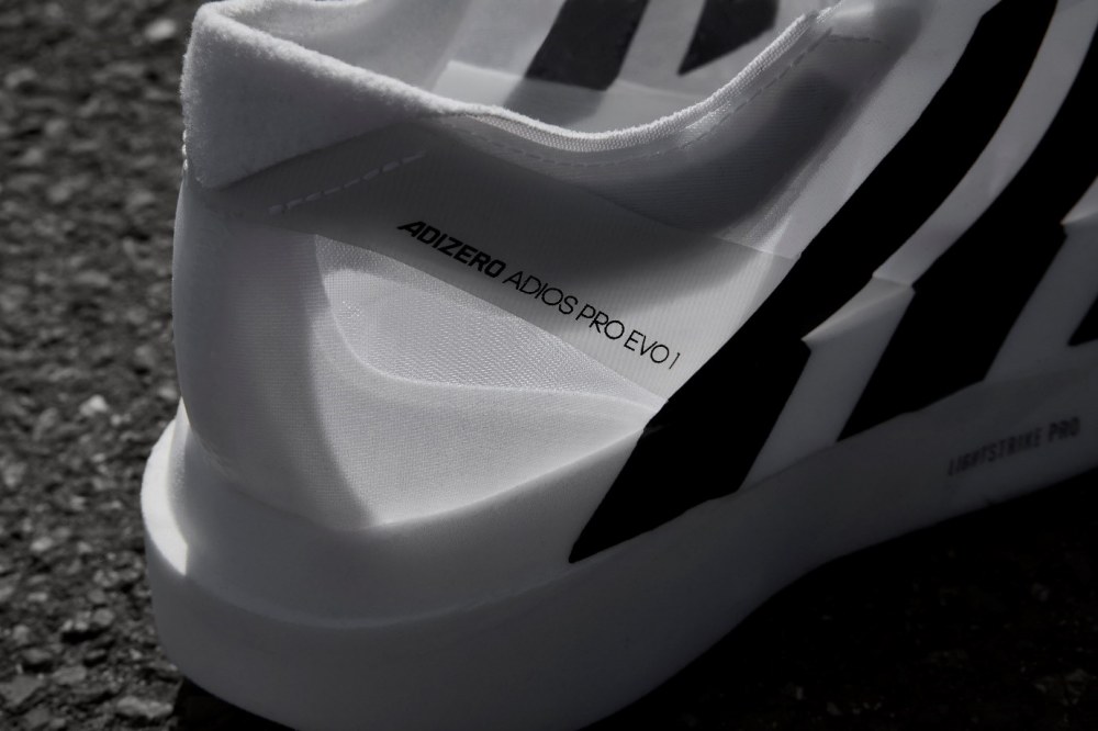 要價近兩萬只能穿一次？adidas ADIZERO ADIOS PRO EVO 1 搭載史上最強黑科技，全球僅限定 521 雙！