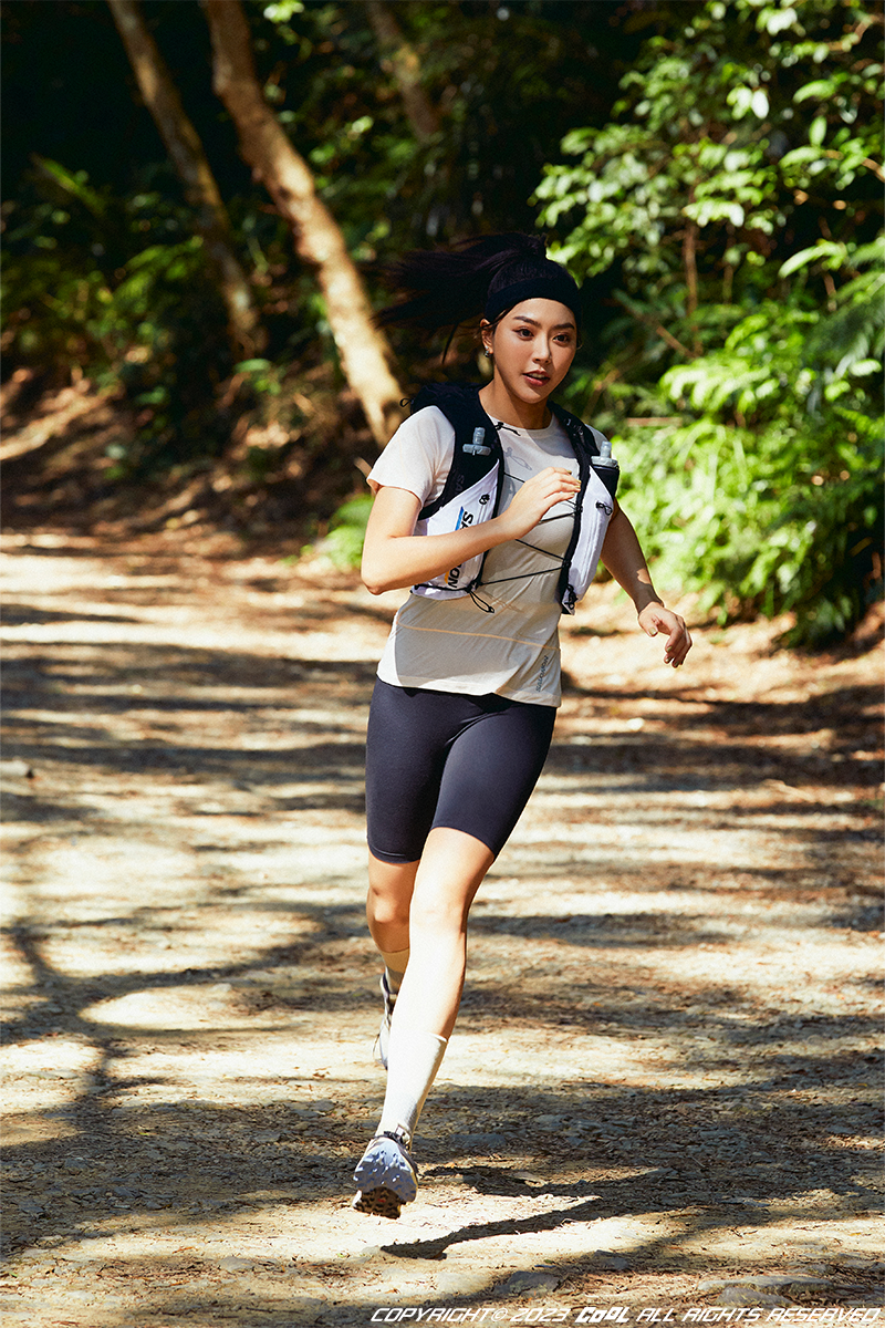 跟著大自然呼吸才能找到自我！宋城希穿上SALOMON登山、野跑，用倔強精神喘出一屏一息！