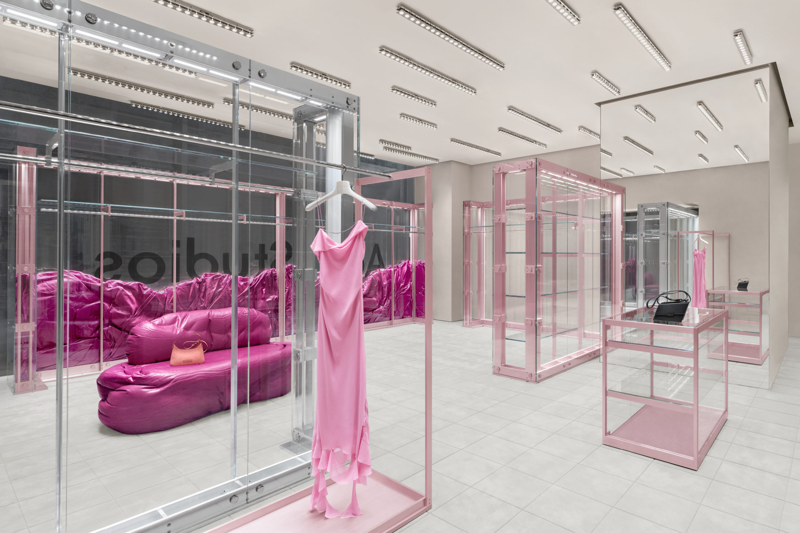 信義區逛街景點加一！Acne Studios 台灣首店開幕，2024 春夏系列搶先看！