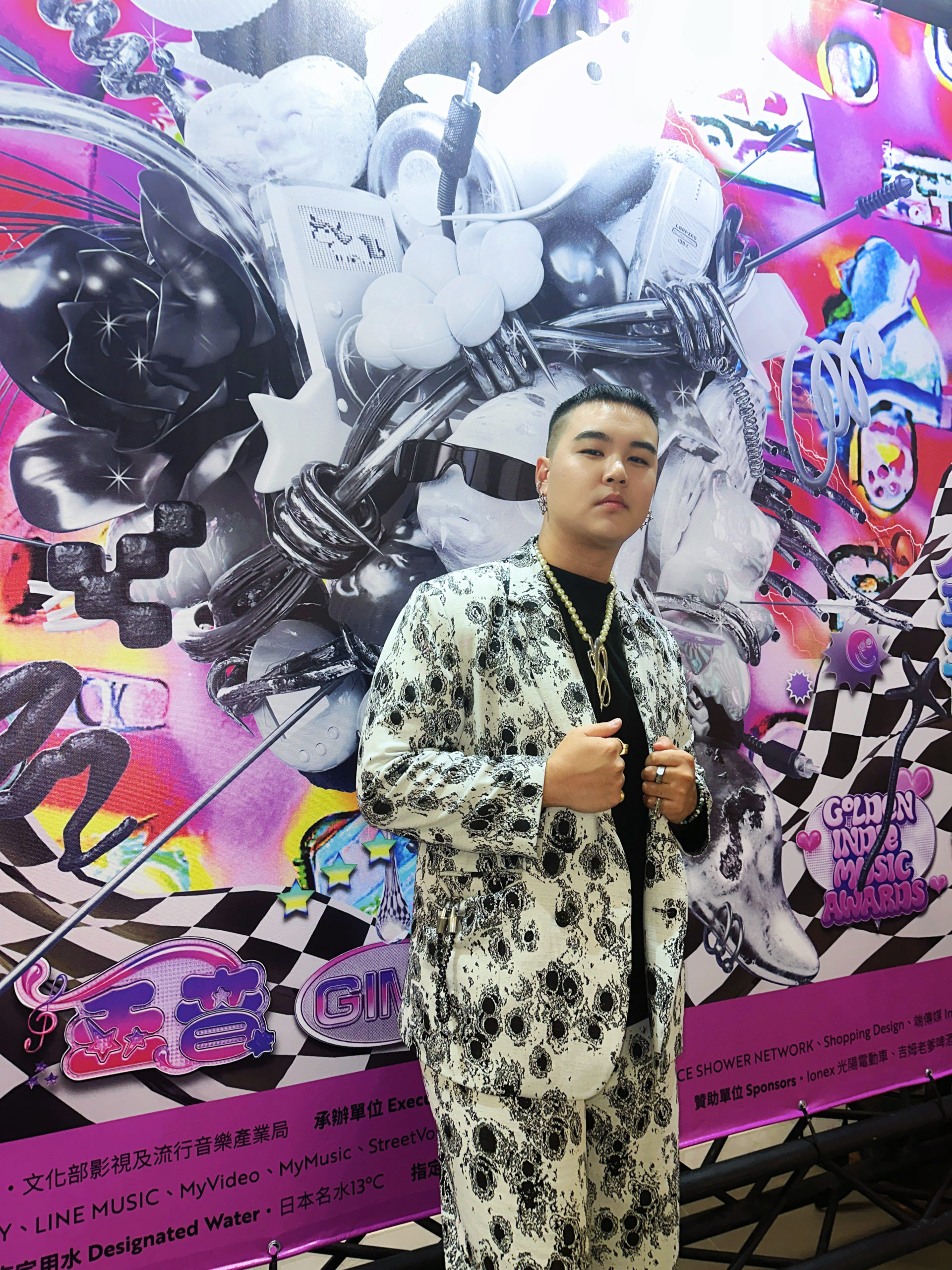 從夜店 MC 到饒舌，而後轉戰 R&B 歌曲創作的歌手 BRADD！曾被諷饒舌背叛者，如今獲金音獎項肯定！
