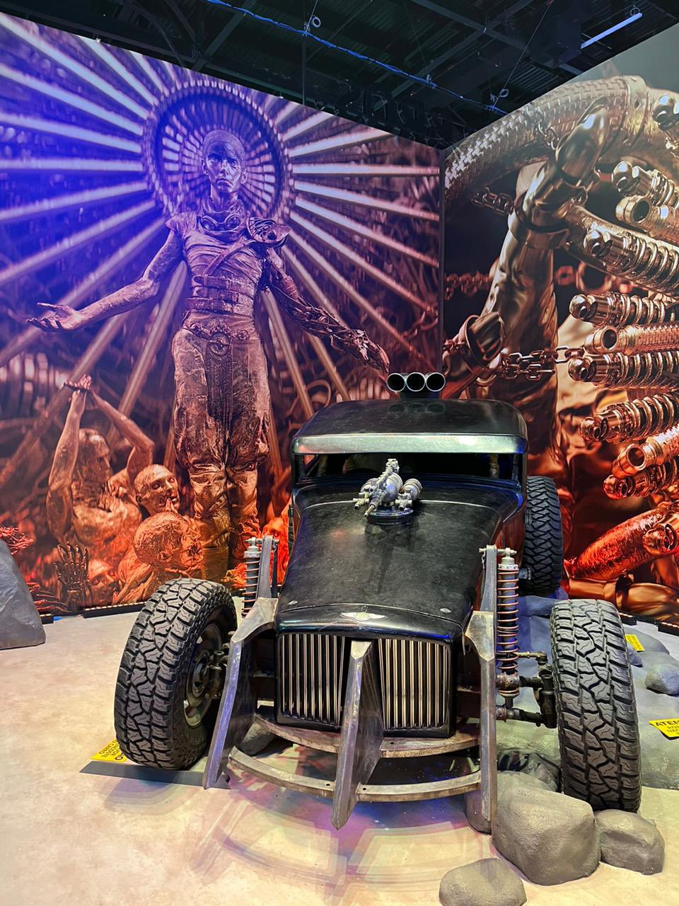 安雅平頭造型曝光！「瘋狂麥斯」前傳《芙莉歐莎》首度公開角色定裝照！