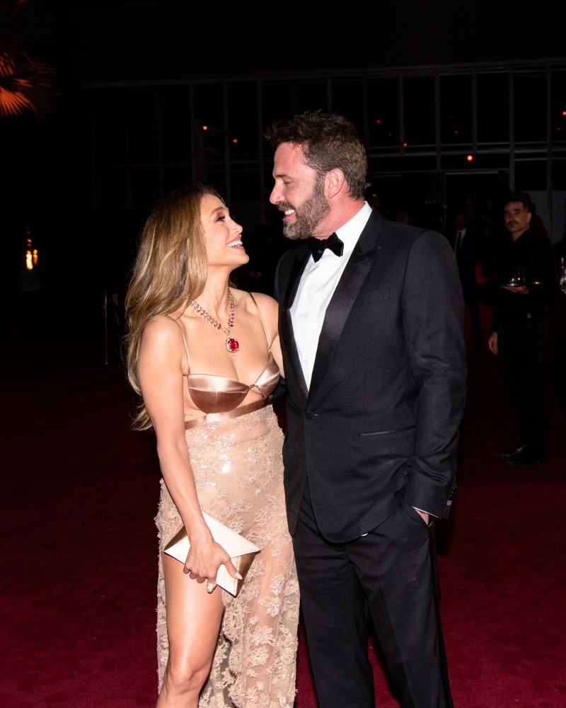 A$AP Rocky、Billie Eilish 等好萊塢巨星都穿上身！GUCCI 全新「Ancora Notte」晚宴服系列釋出！